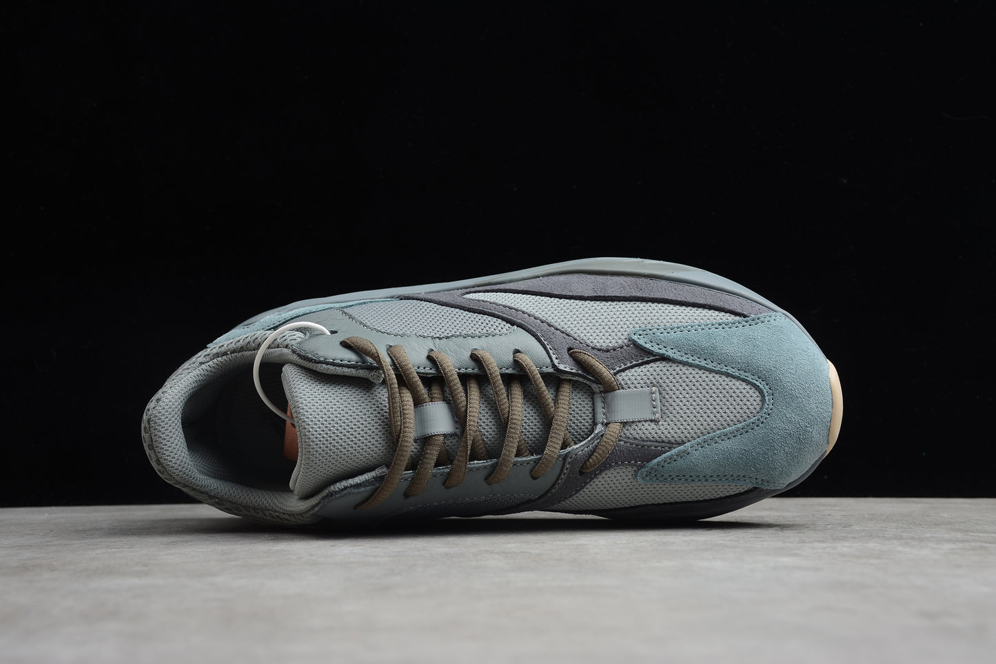 Adidas YEEZY Boost 700 FW2499