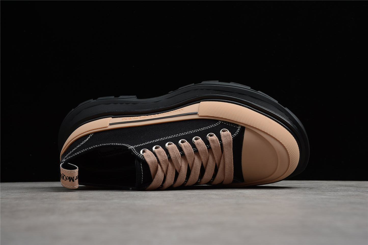 Alexander McQueen 24