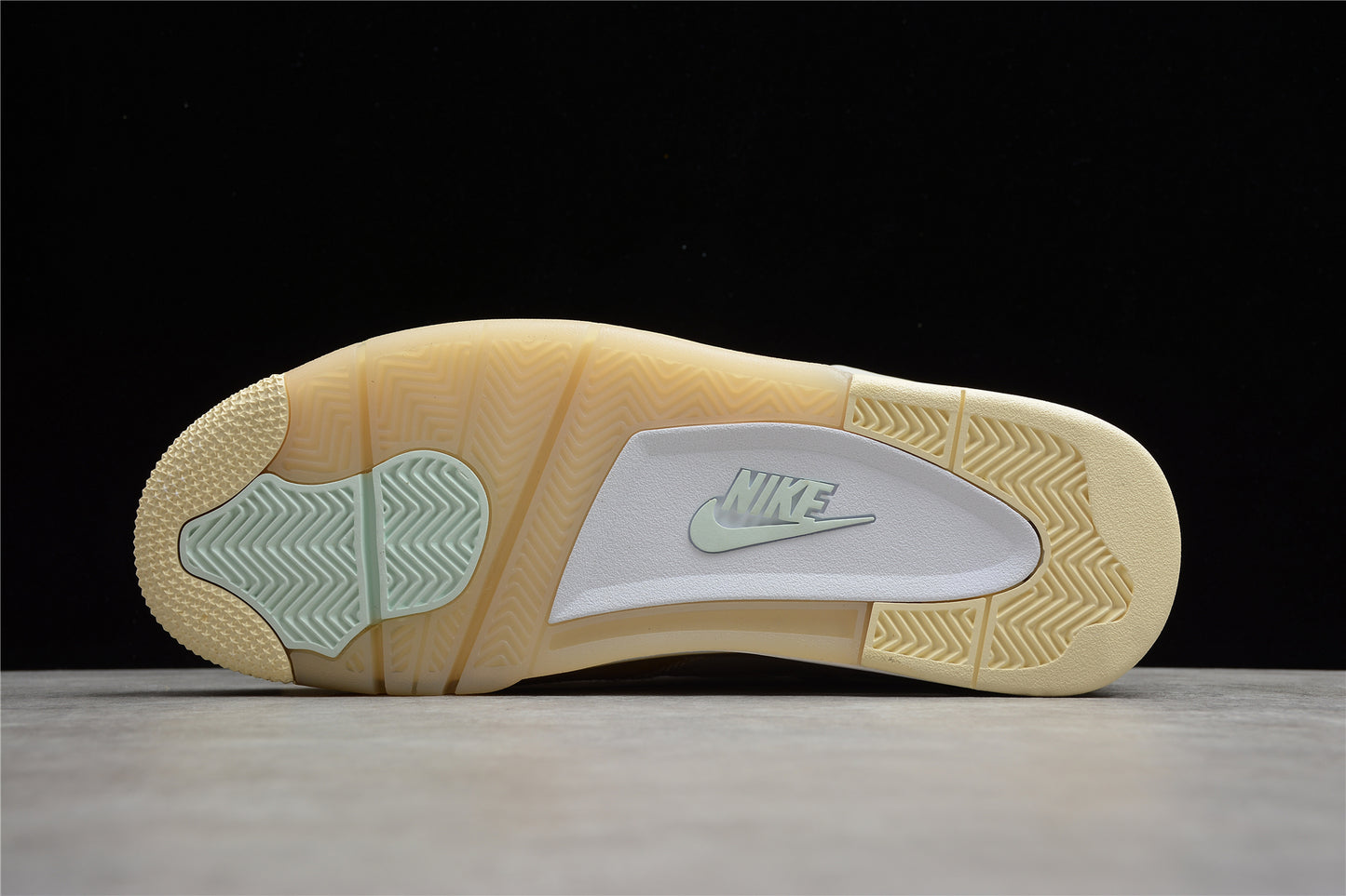 Air Jordan 4 Retro CV9388 100