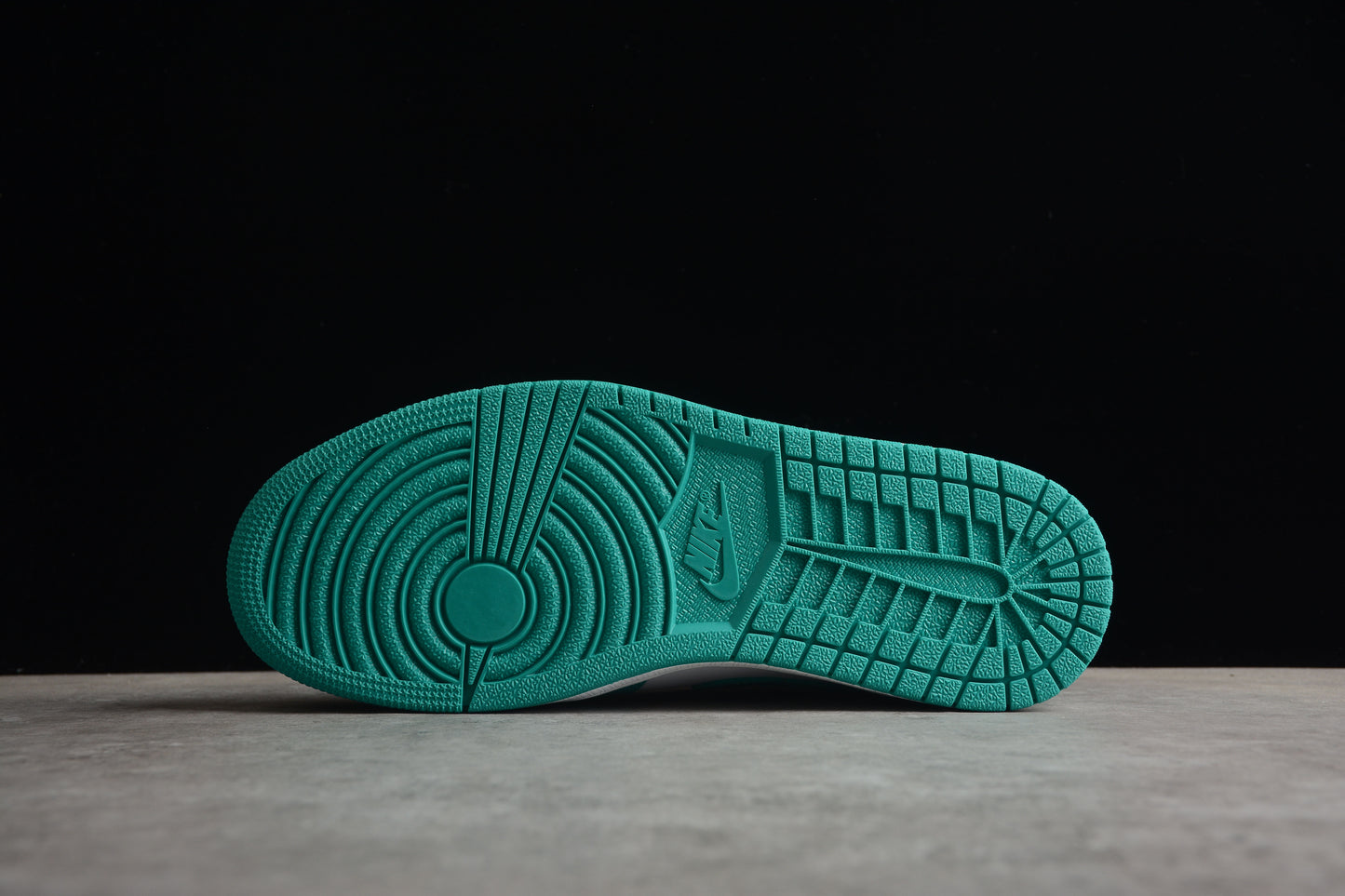 Nike Air Jordan 1 Low DC0774-132