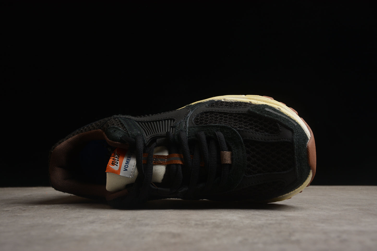 NIKE Zoom Vomero 5 FD0533-010