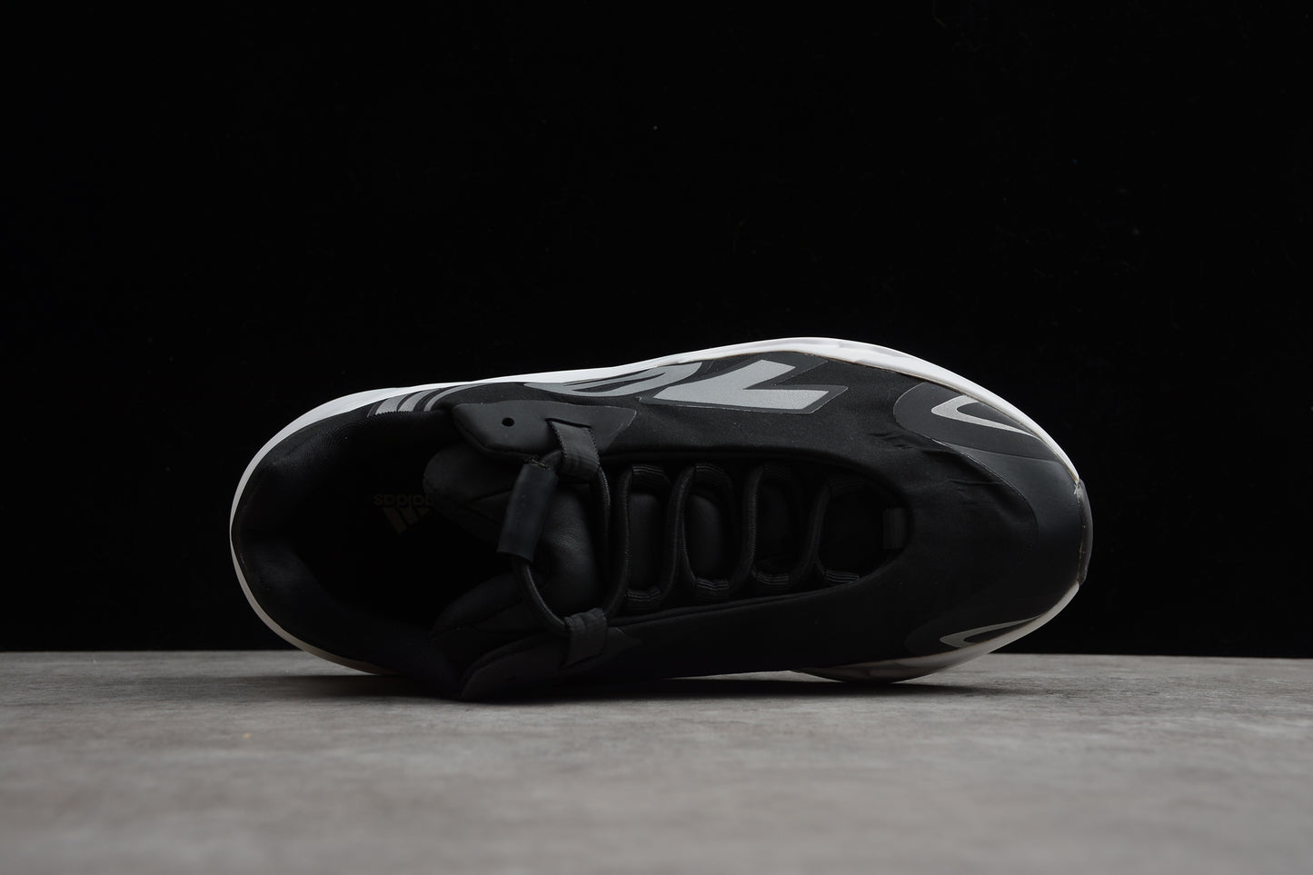 Adidas YEEZY Boost 700 FV4445