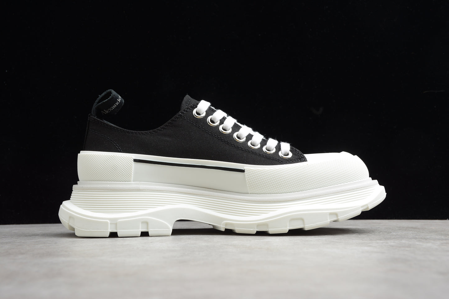 Alexander McQueen 28
