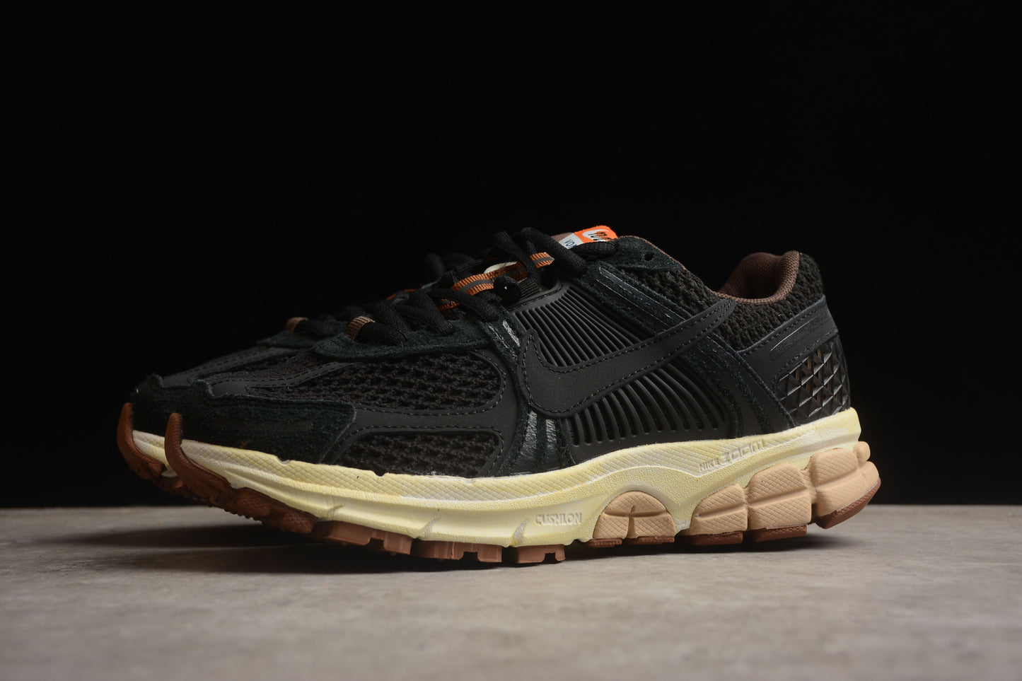 NIKE Zoom Vomero 5 FD0533-010