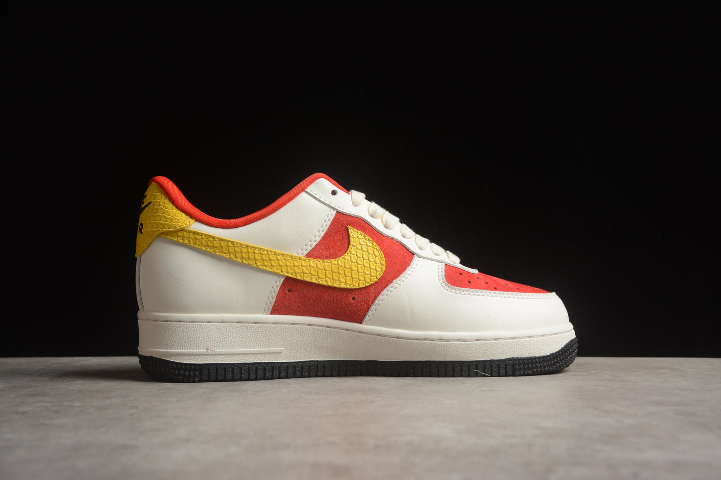 Nike Air Force 1 LX1988-001
