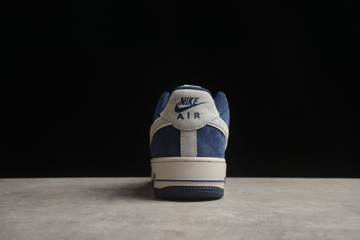 Nike Air Force 1 AV0383 228