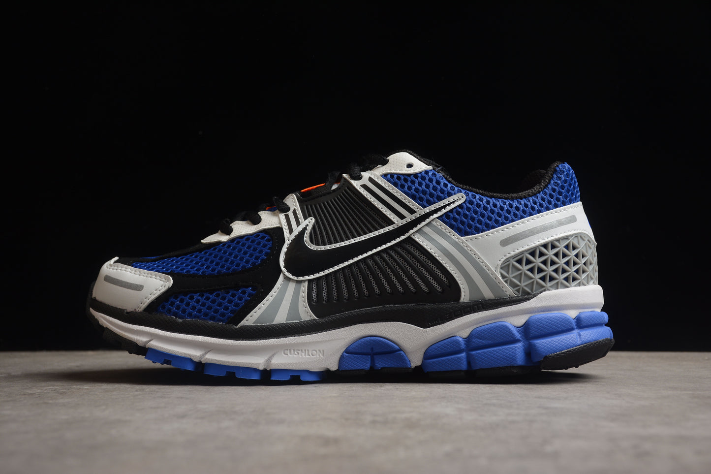 NIKE Zoom Vomero 5 C11684 100