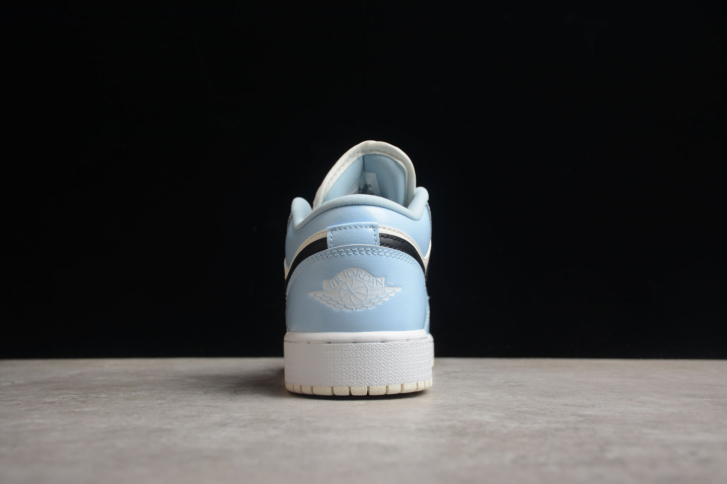 Nike Air Jordan 1 Low 554723-401