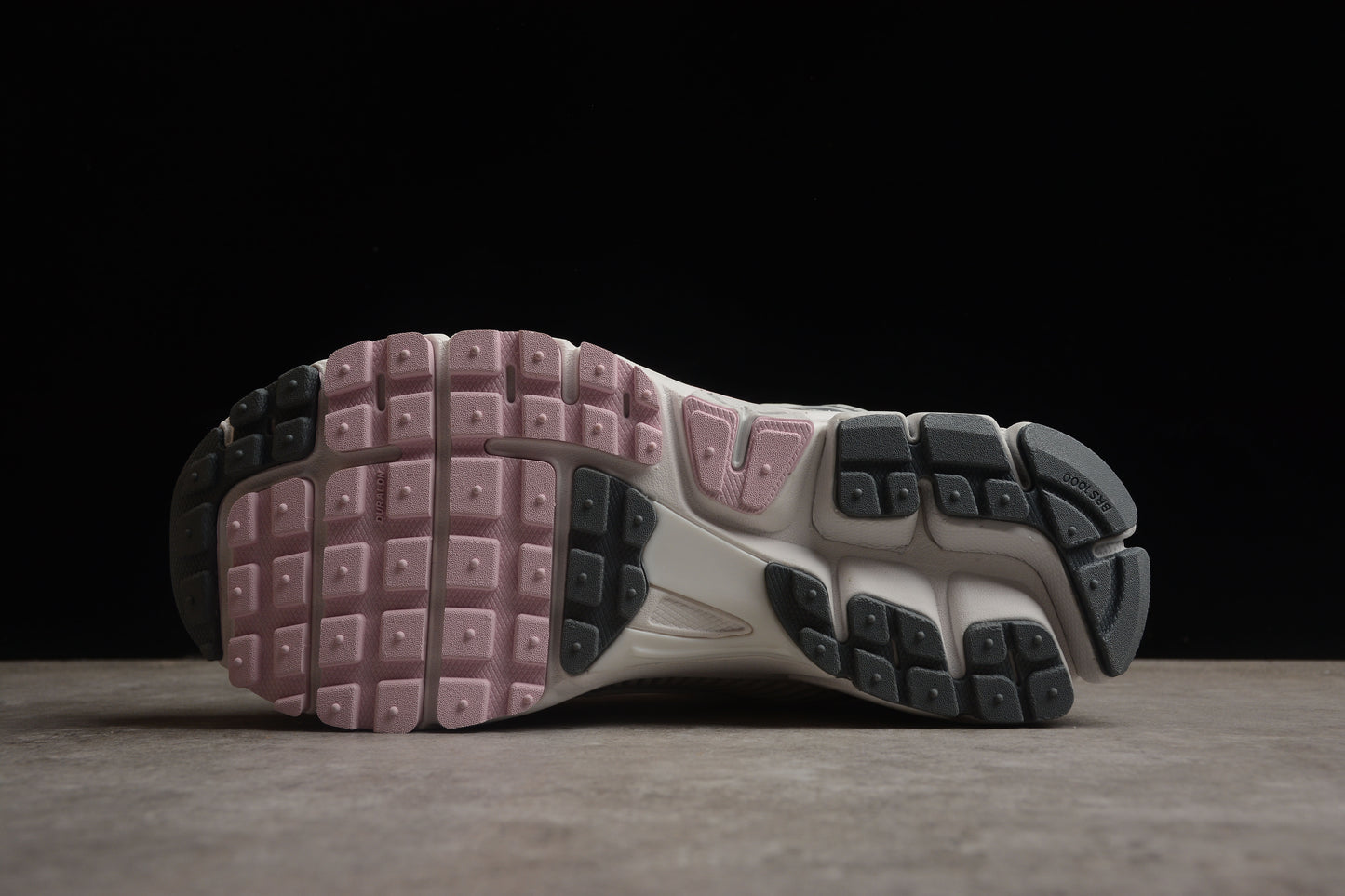 NIKE Zoom Vomero 5 FN3695-001
