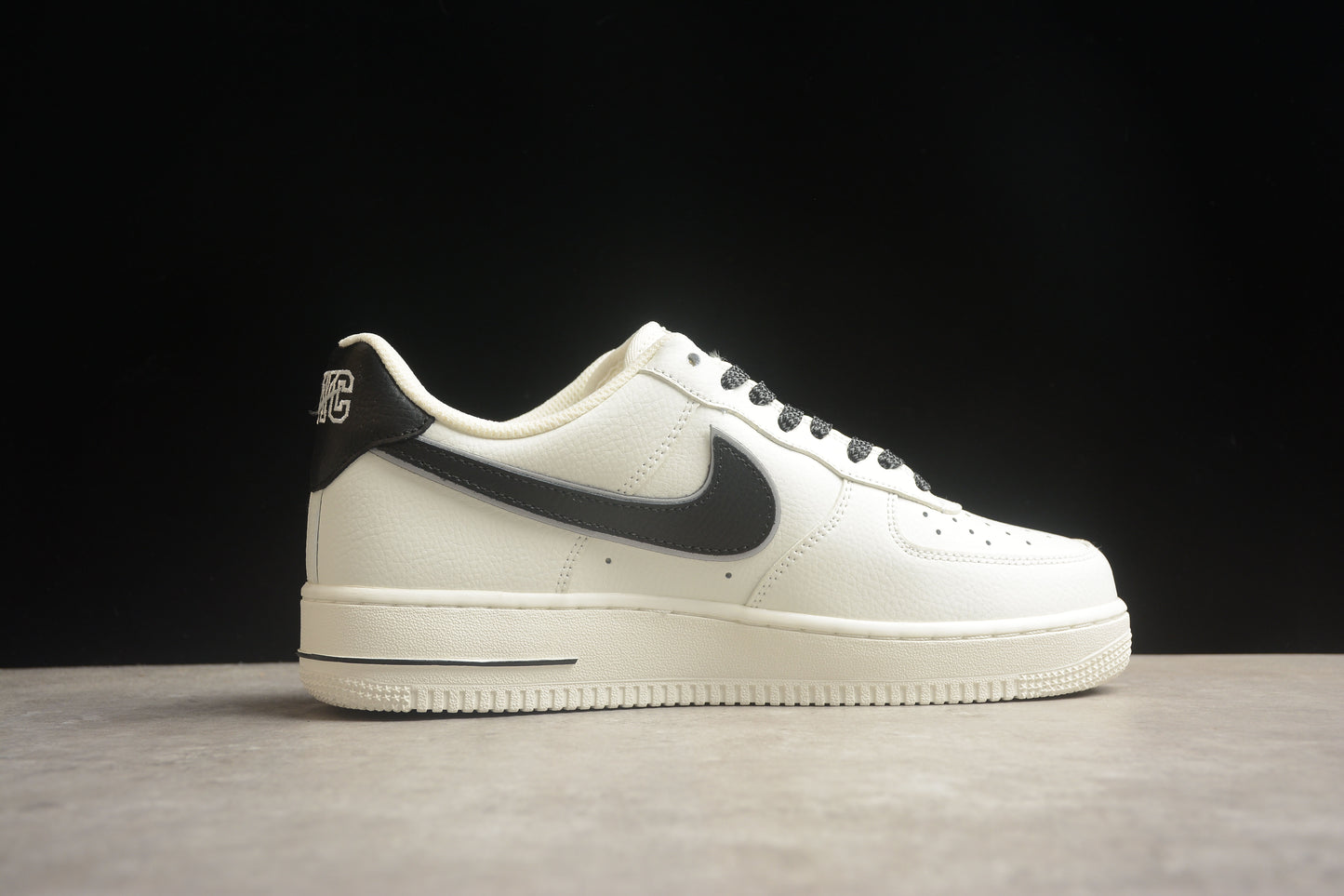 Nike Air Force 1 NY9668 235
