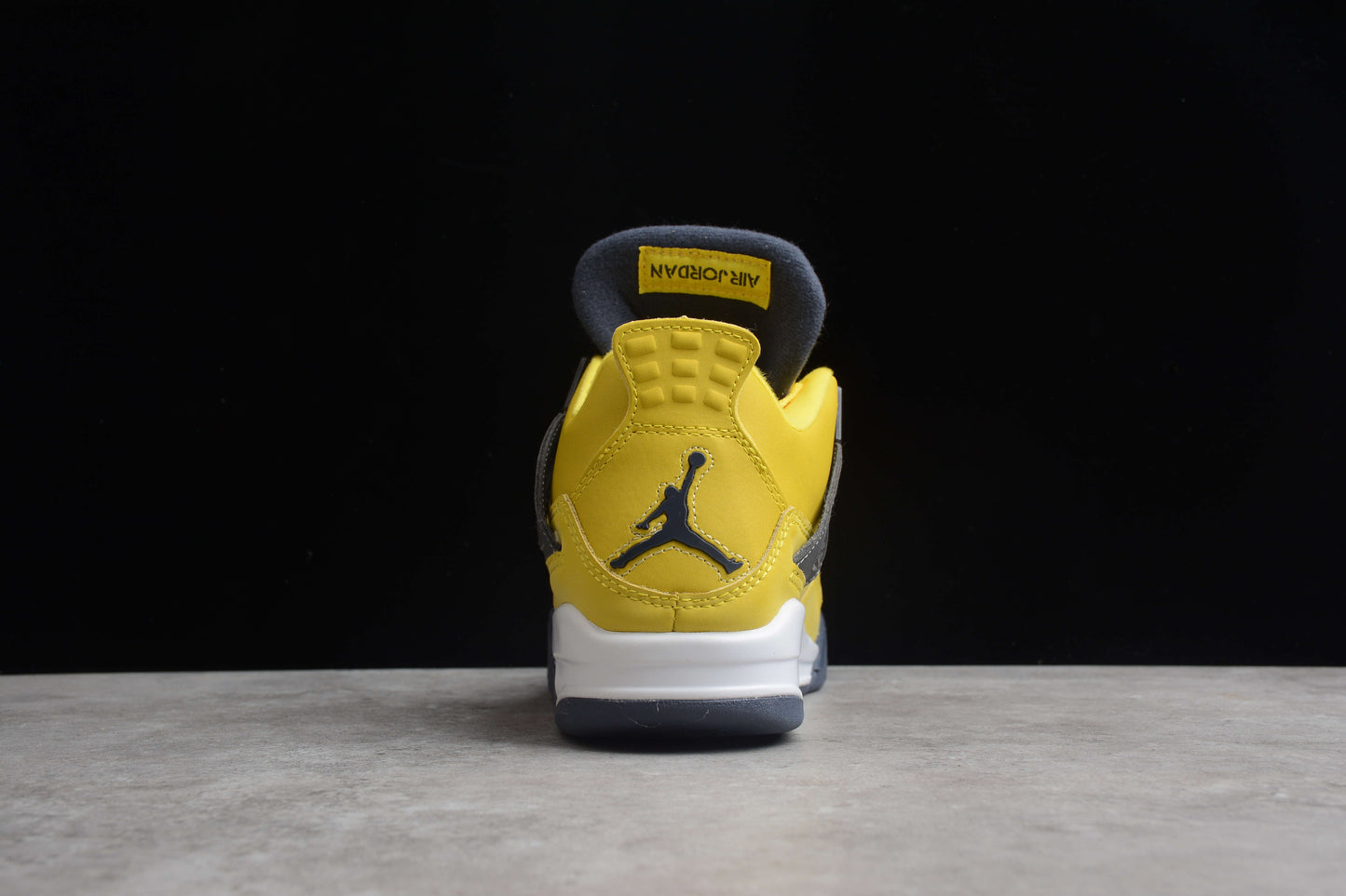 Air Jordan 4 Retro CT8527 700