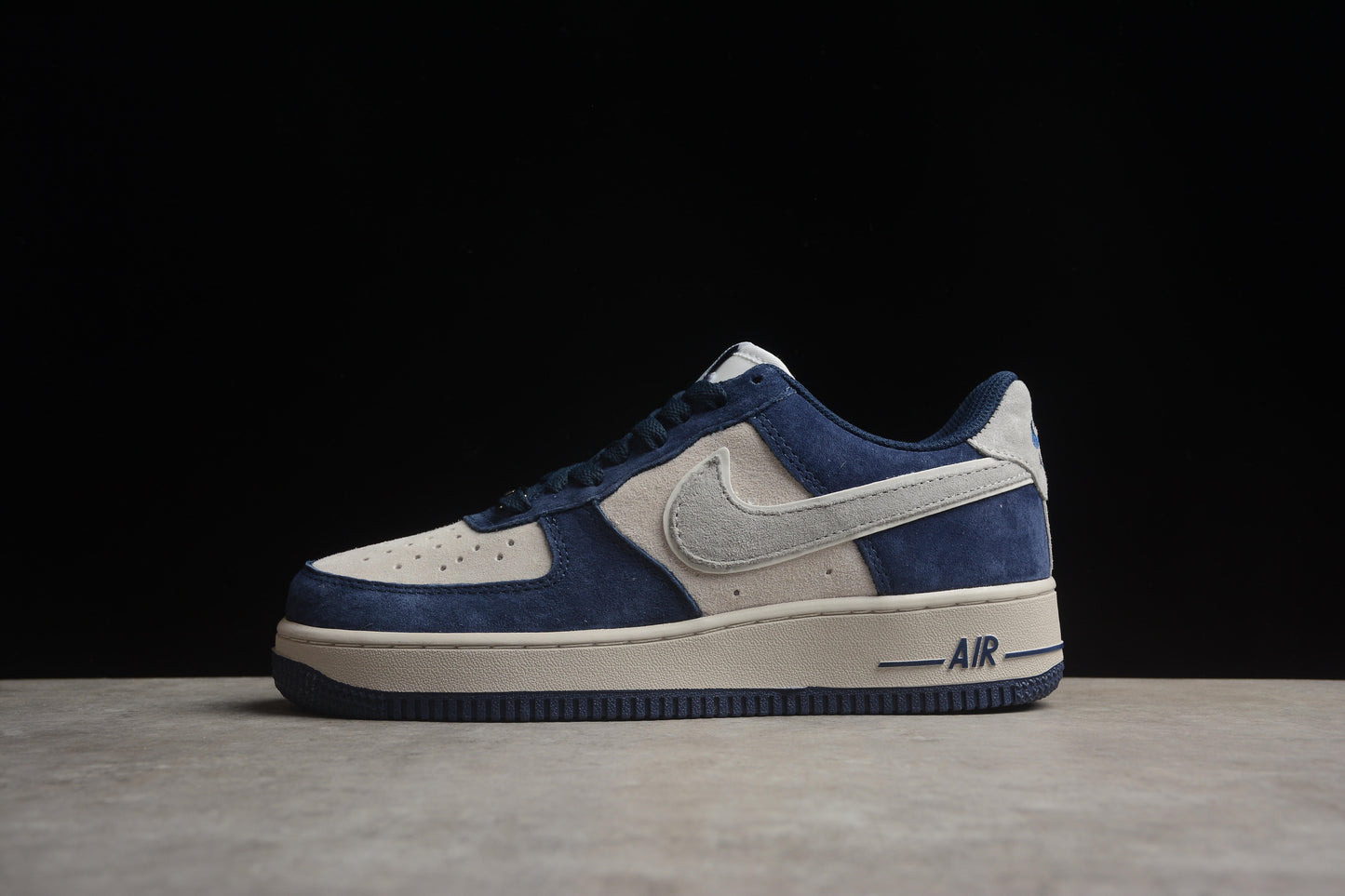 Nike Air Force 1 AV0383 228