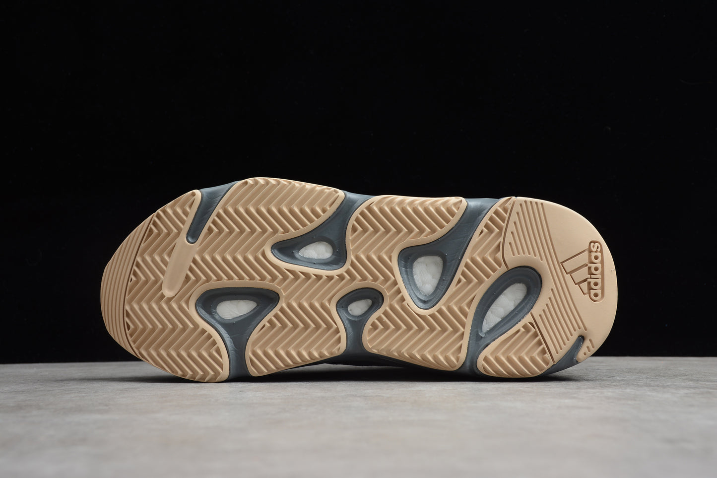 Adidas YEEZY Boost 700 FW2499