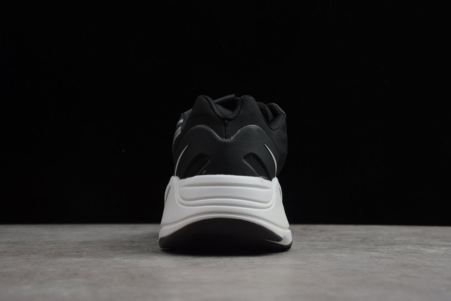 Adidas YEEZY Boost 700 FV4445