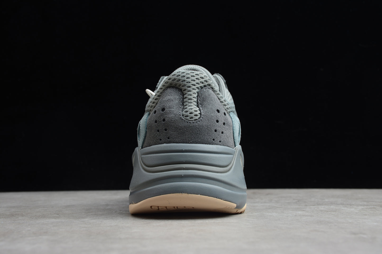 Adidas YEEZY Boost 700 FW2499