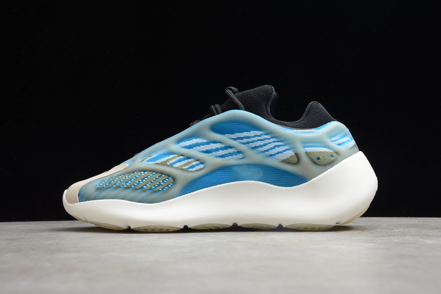 Adidas YEEZY Boost 700 G54850