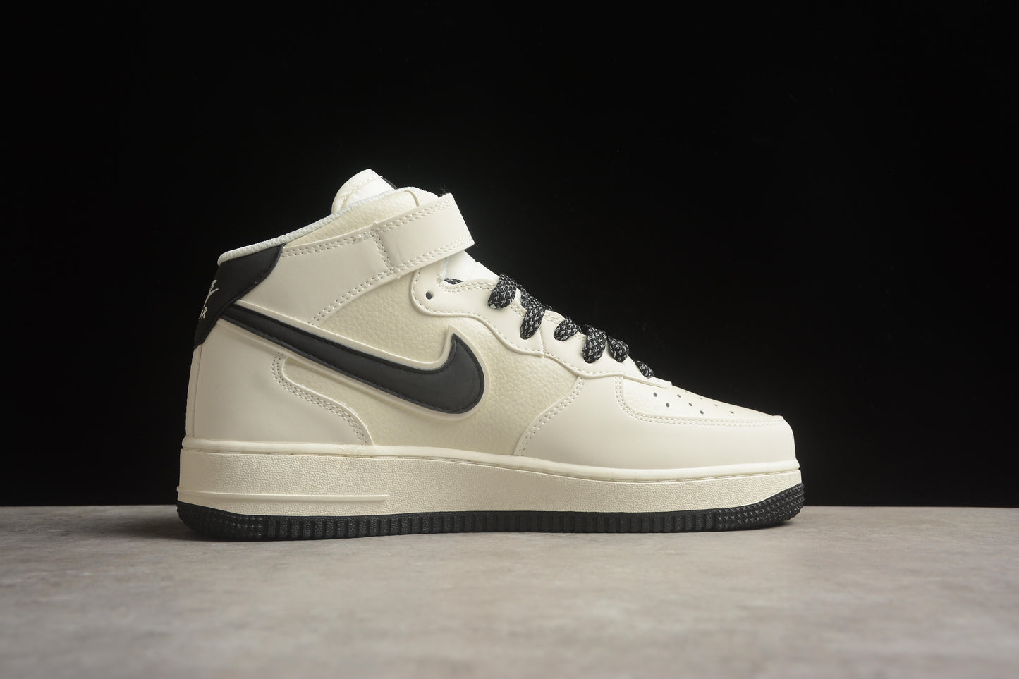 Nike Air Force 1 SH0235-511