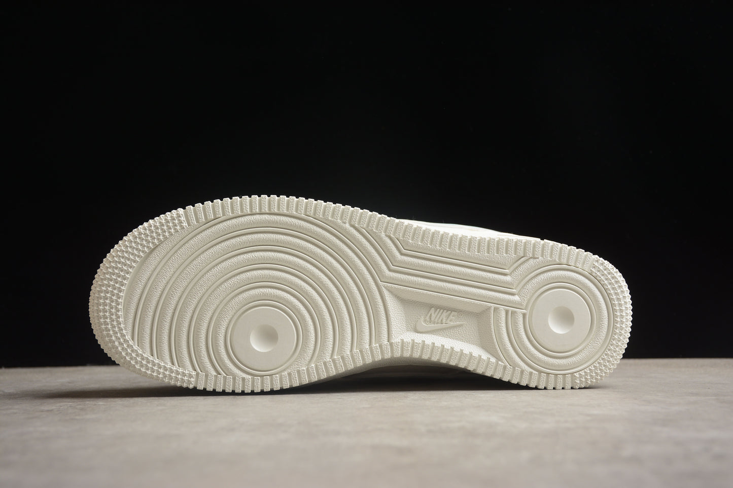 Nike Air Force 1 MN5696-009