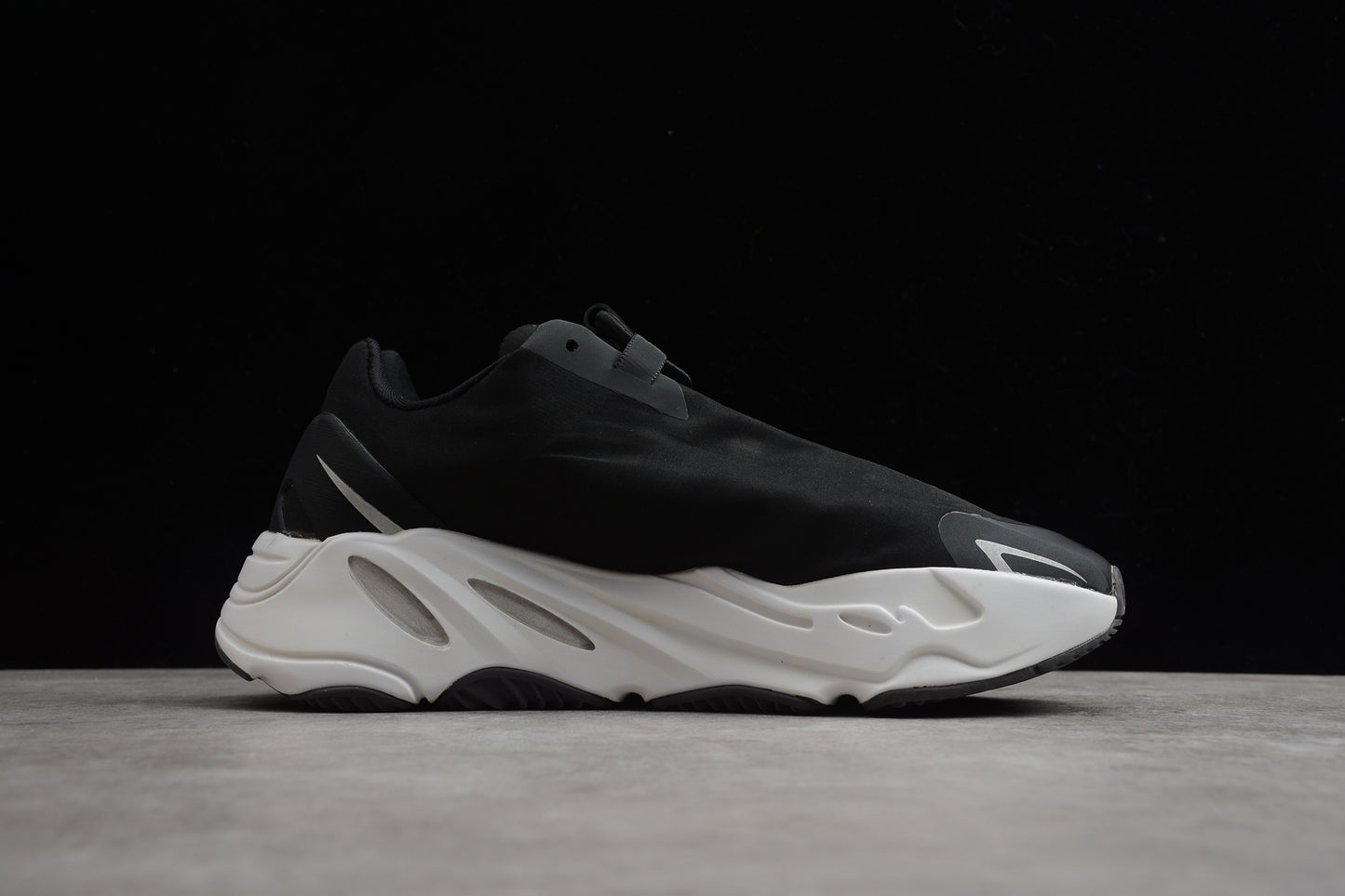 Adidas YEEZY Boost 700 FV4445
