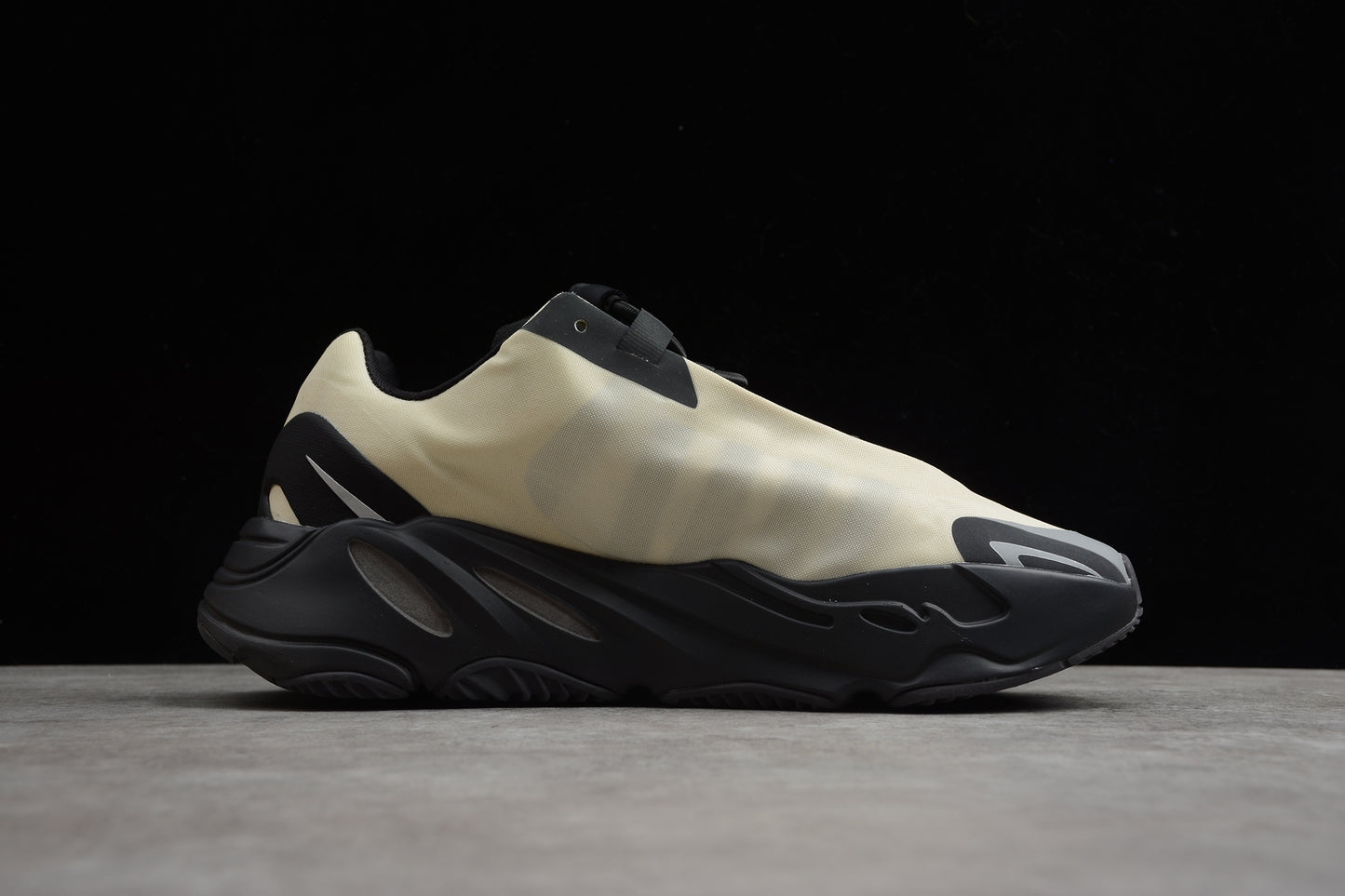 Adidas YEEZY Boost 700 FY3729