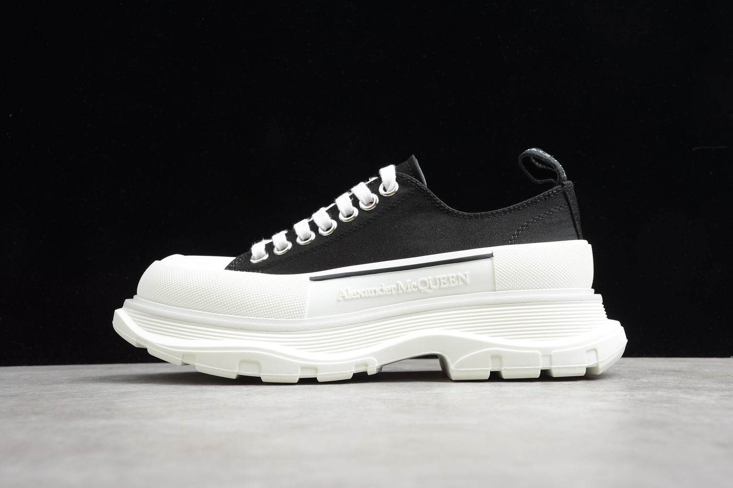Alexander McQueen 28