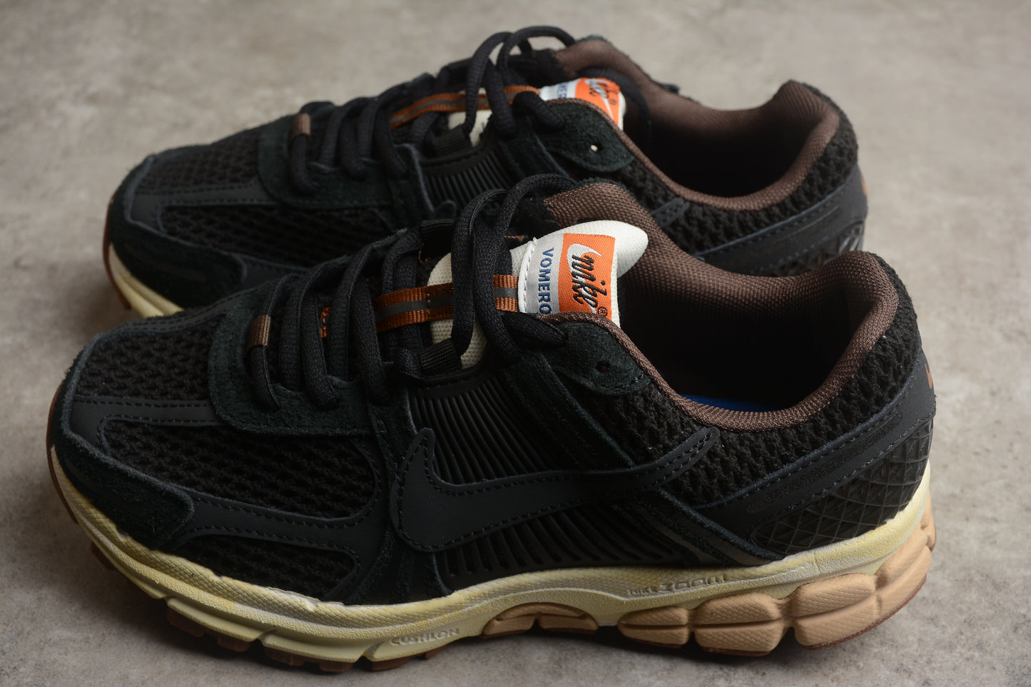 NIKE Zoom Vomero 5 FD0533-010