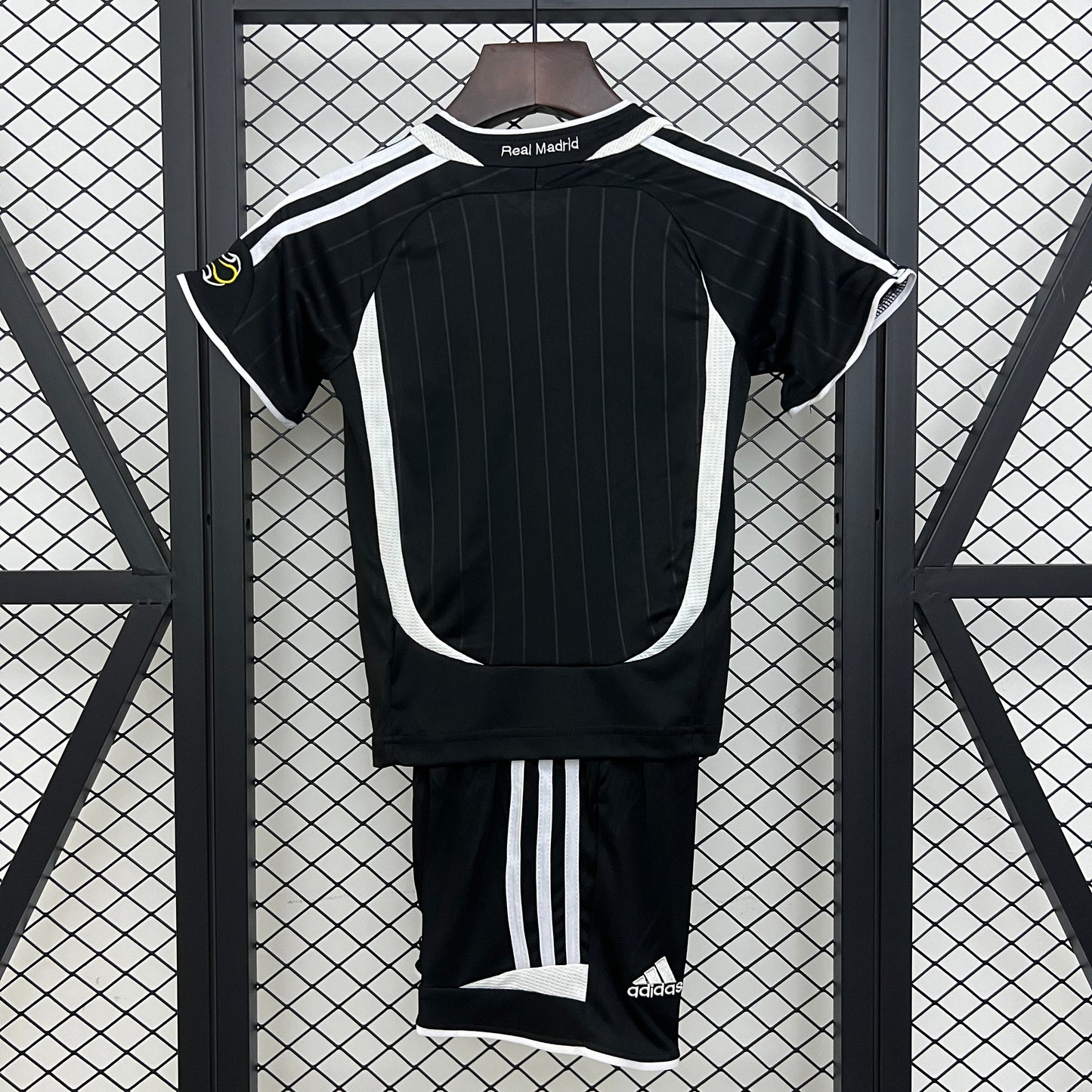 Real Madrid retro 2006/07 Away Kids Version