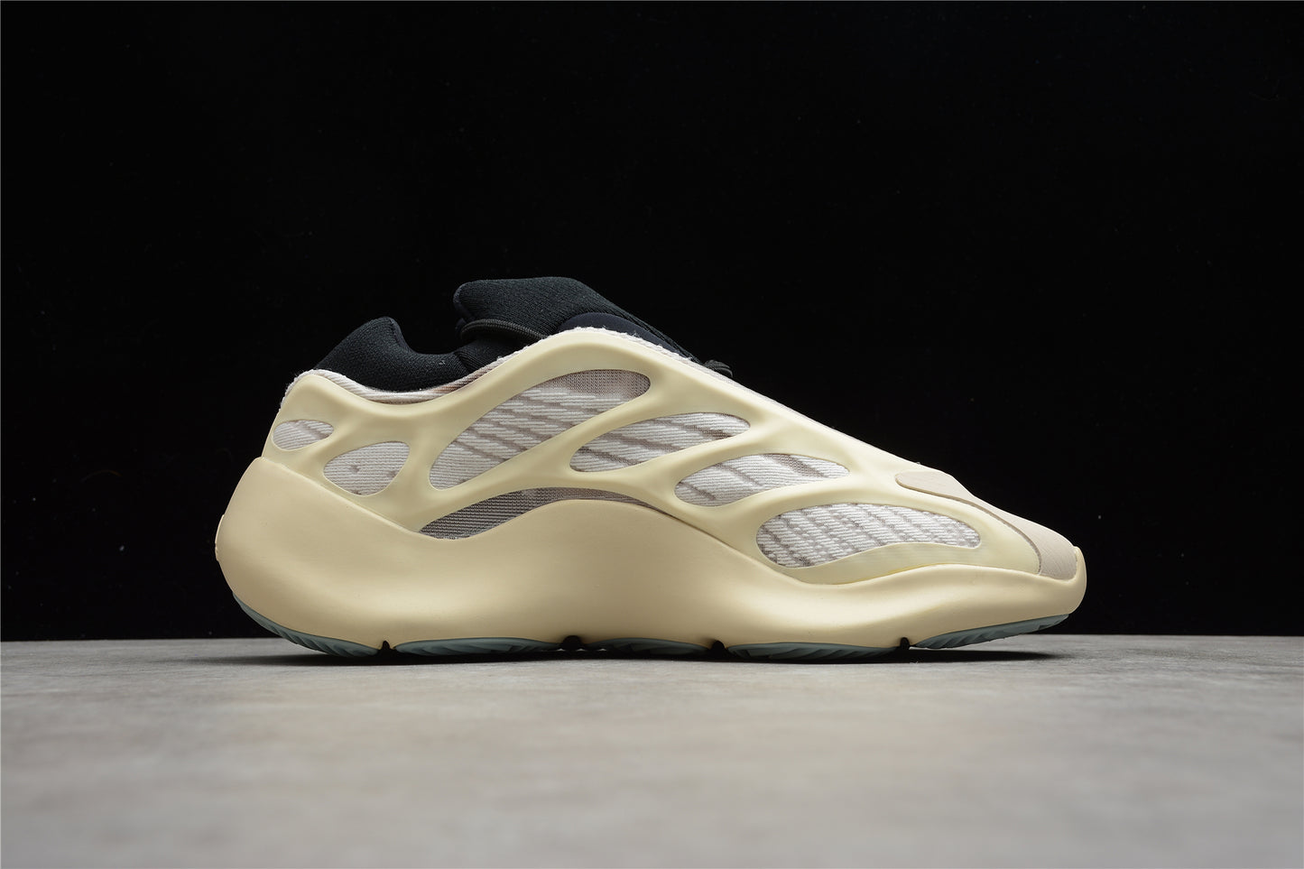 Adidas YEEZY Boost 700 FW4980