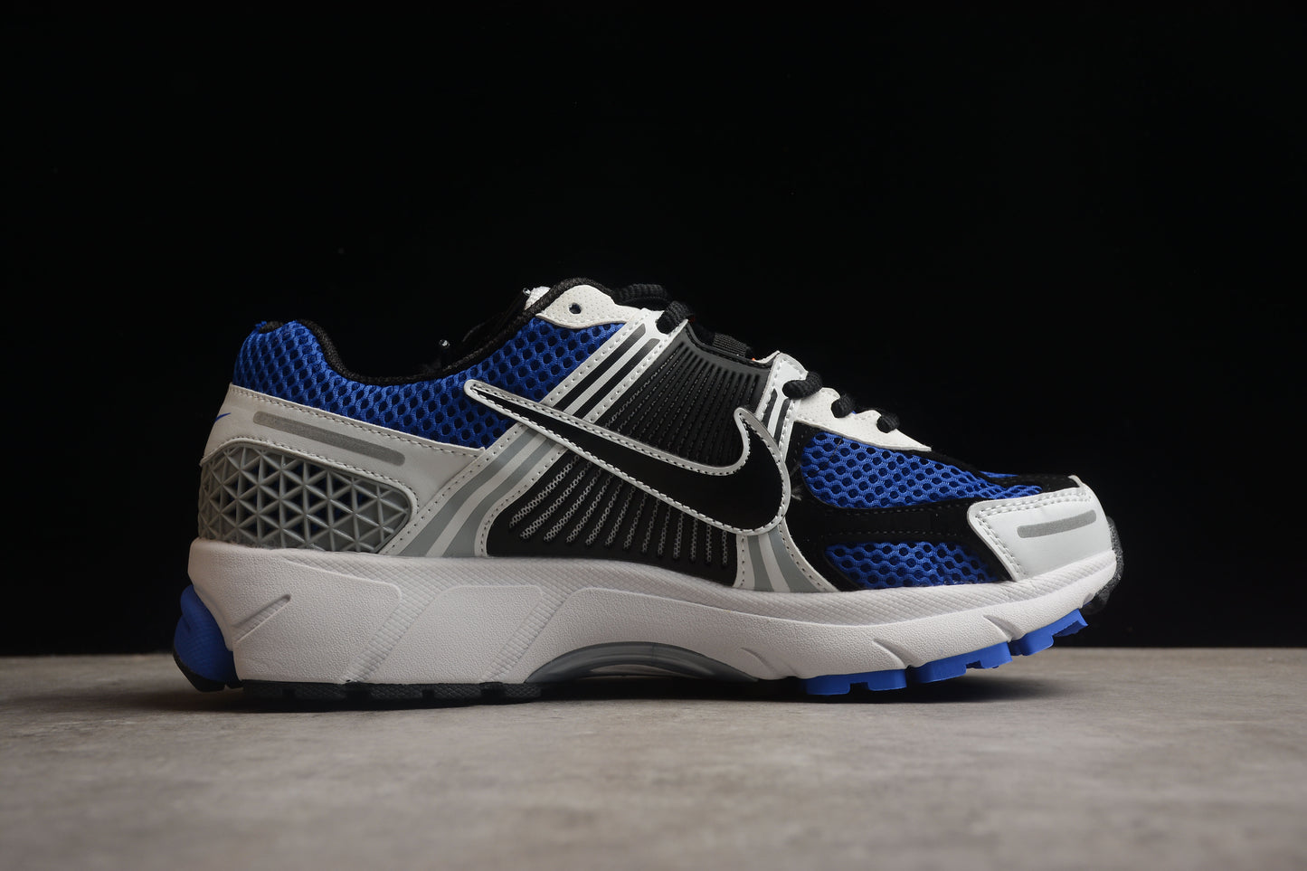 NIKE Zoom Vomero 5 C11684 100