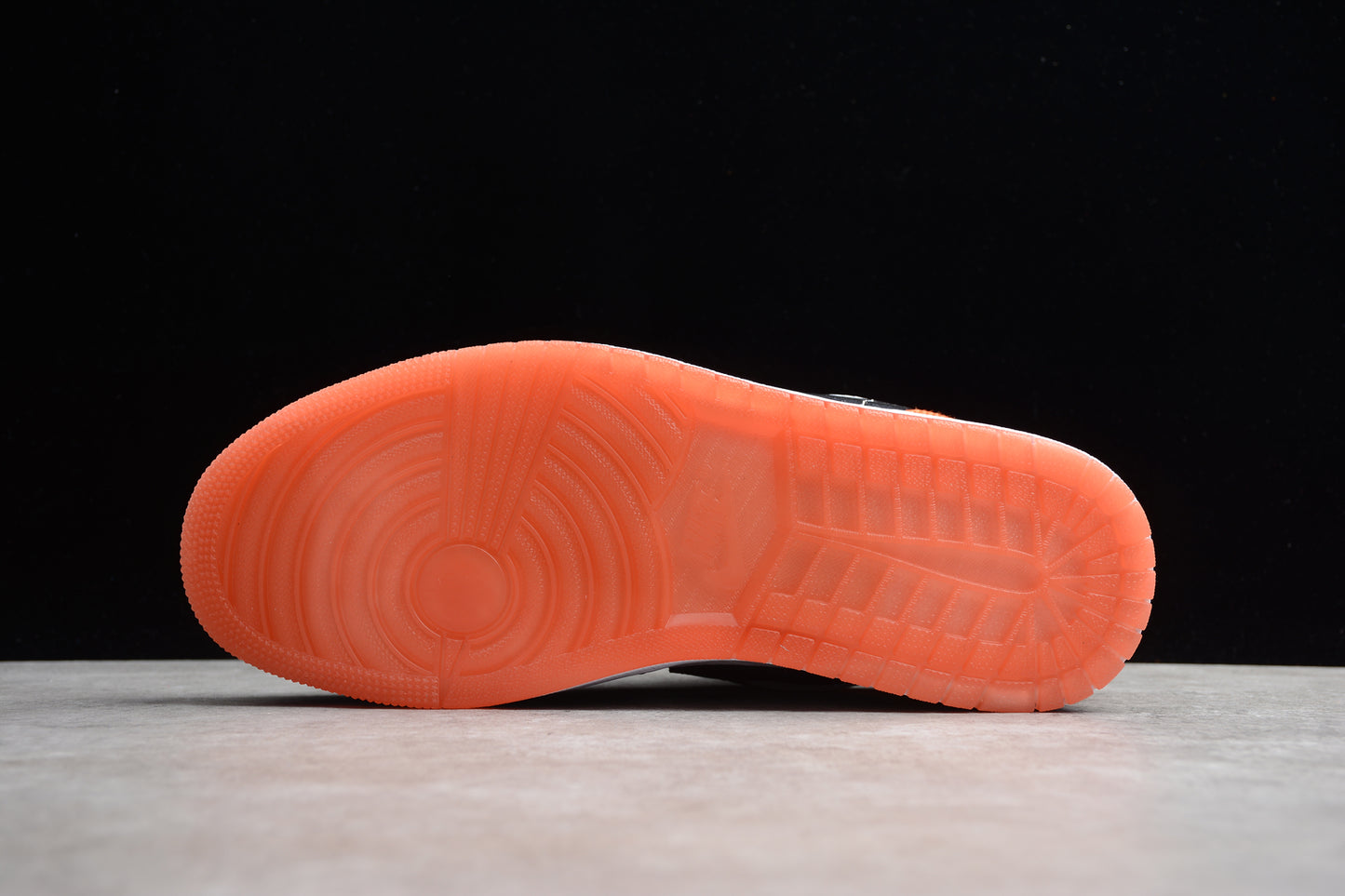 Nike Air Jordan 1 Low 553558-010