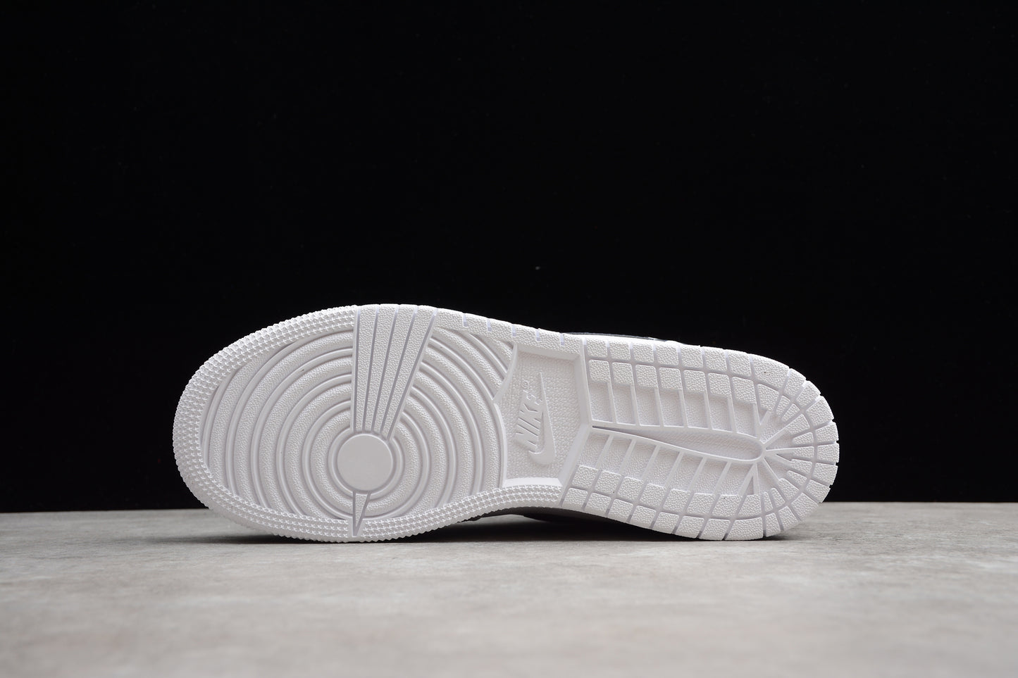 Nike Air Jordan 1 Low 553560-114