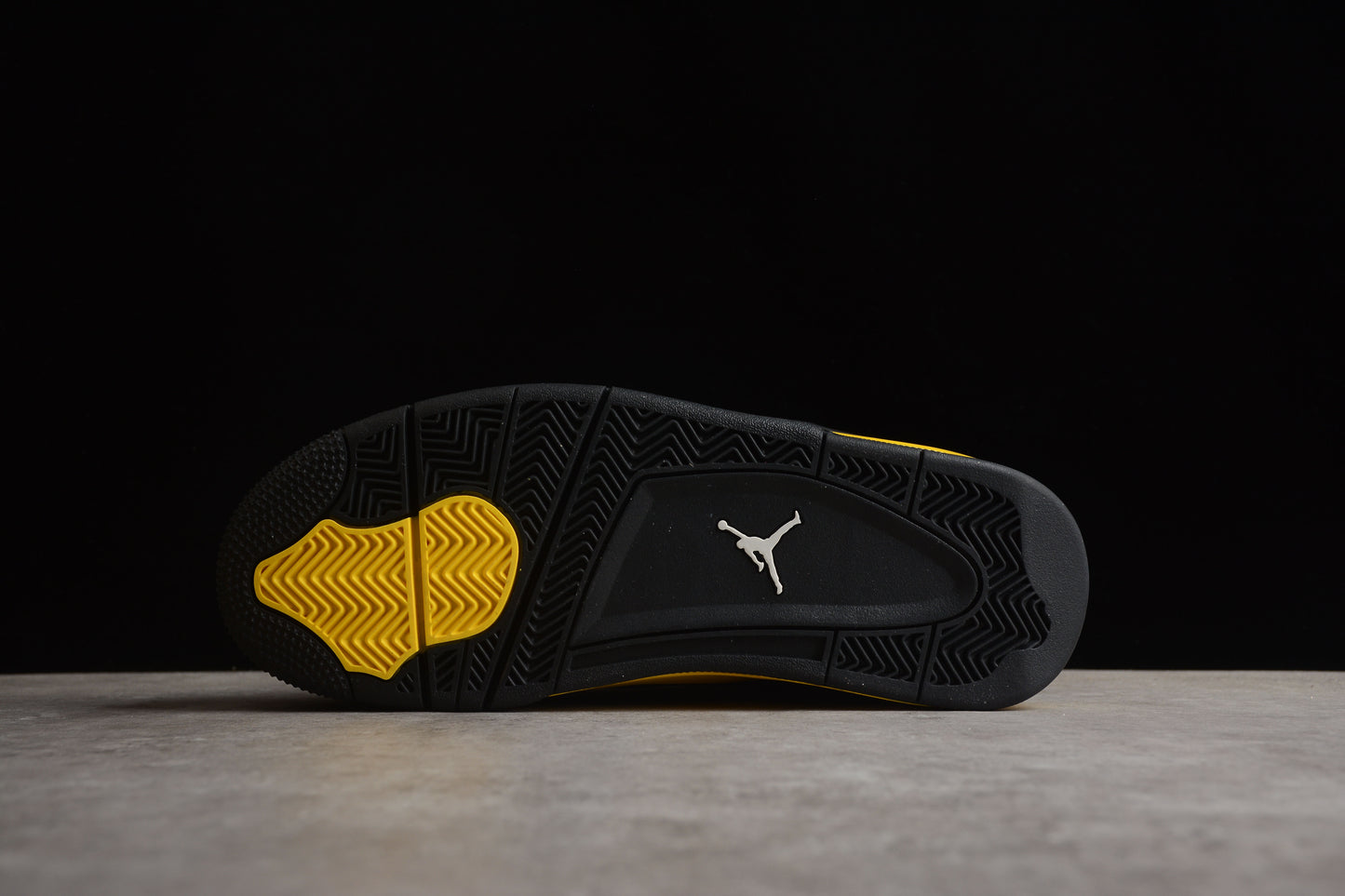 Air Jordan 4 Retro DH6927-017