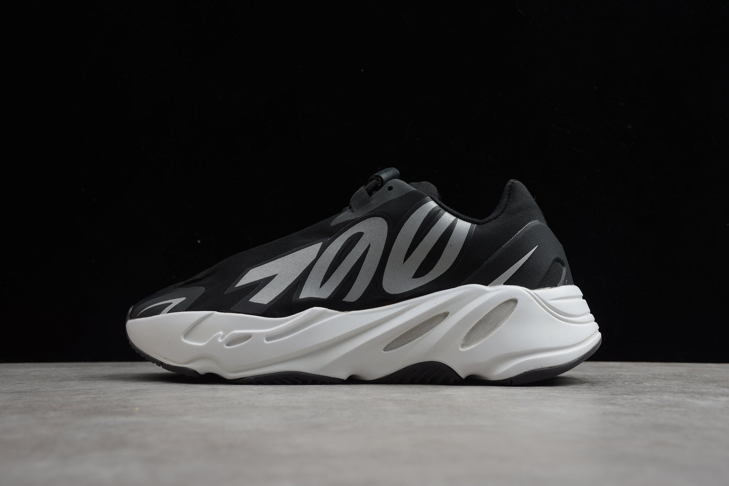 Adidas YEEZY Boost 700 FV4445