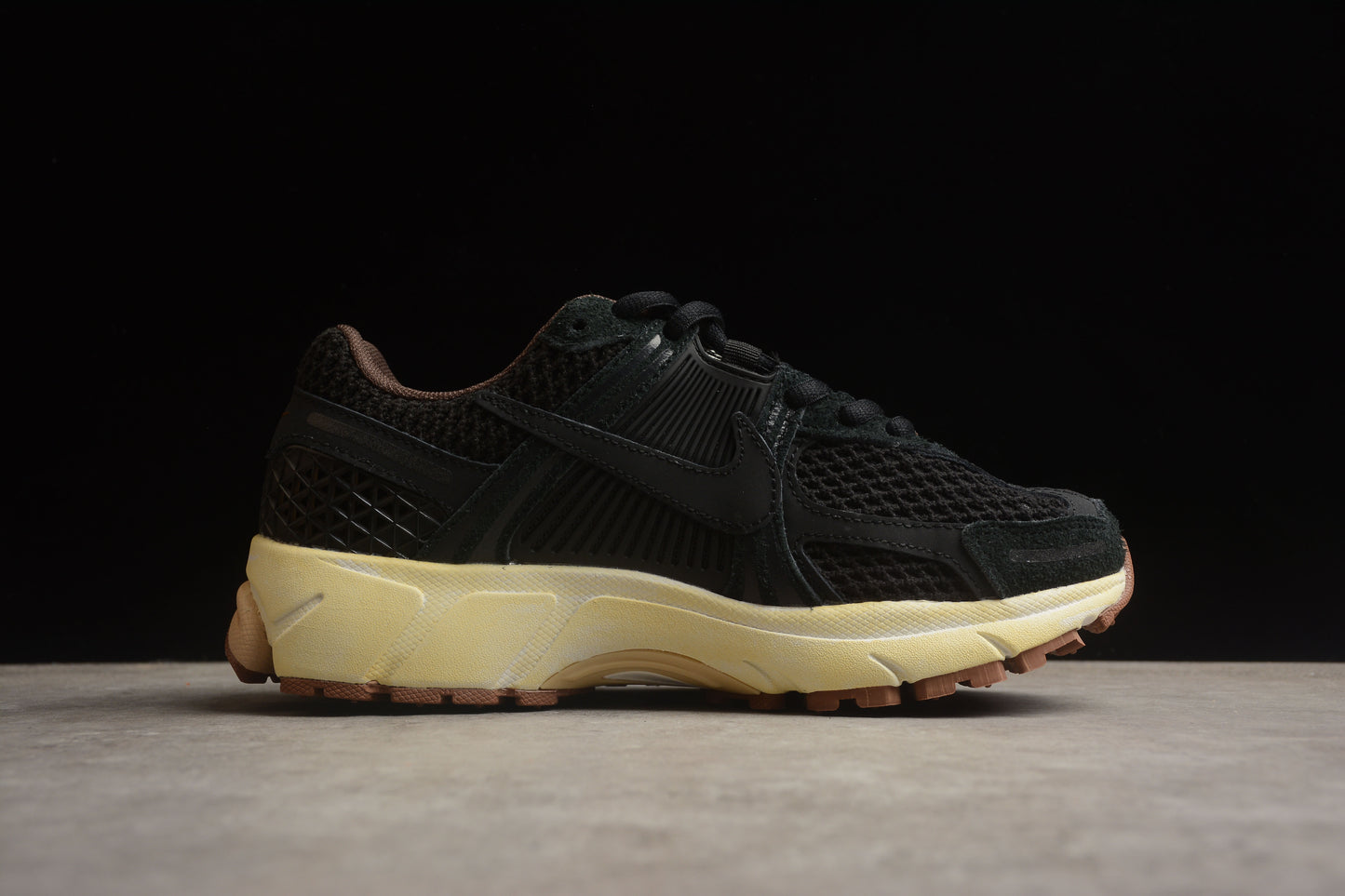 NIKE Zoom Vomero 5 FD0533-010