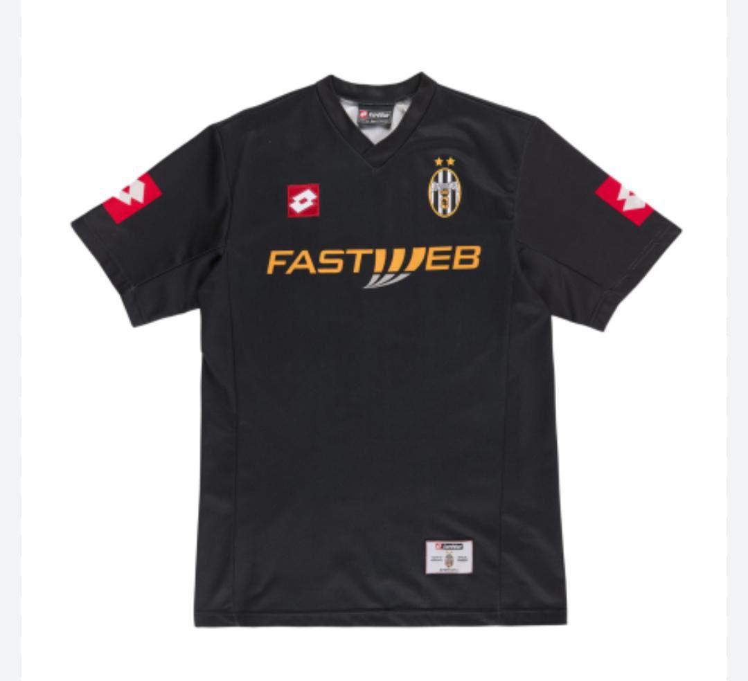 Juventus retro 2001/02 Away