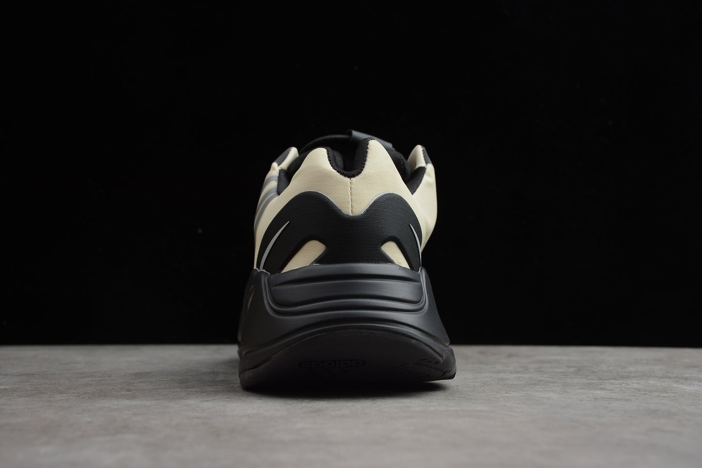 Adidas YEEZY Boost 700 FY3729