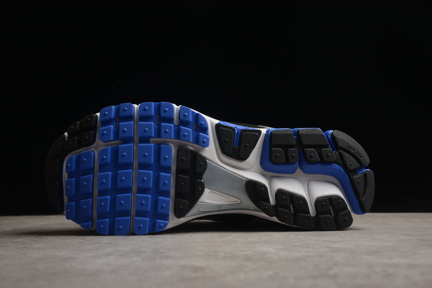 NIKE Zoom Vomero 5 C11684 100
