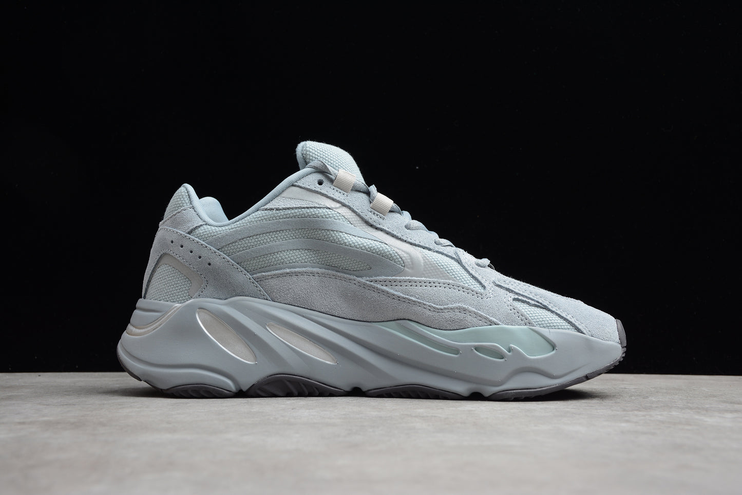 Adidas YEEZY Boost 700 FV8424
