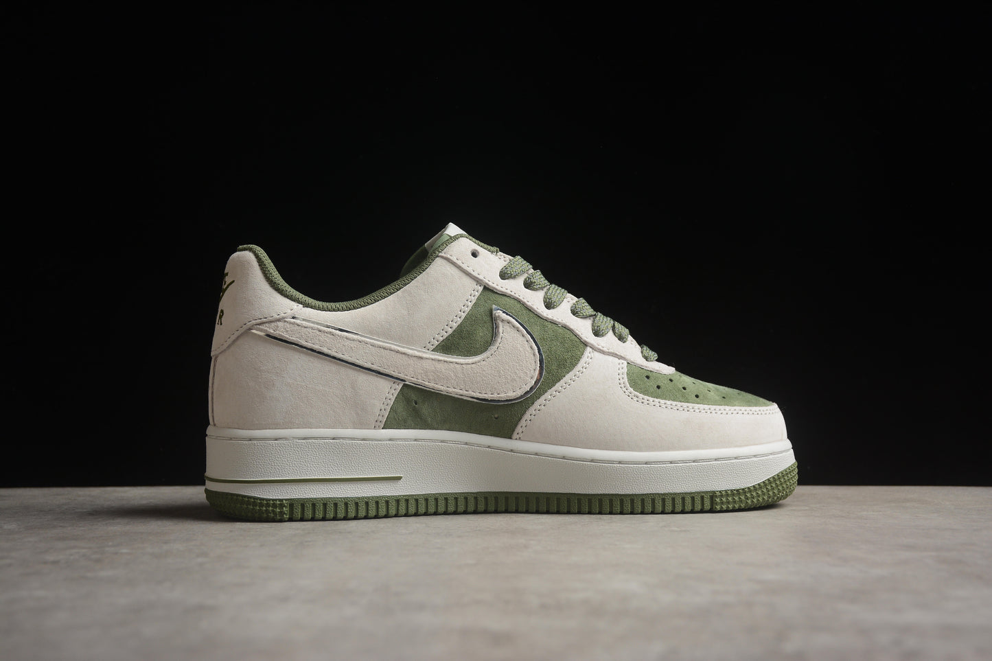 Nike Air Force 1 ME2392-106