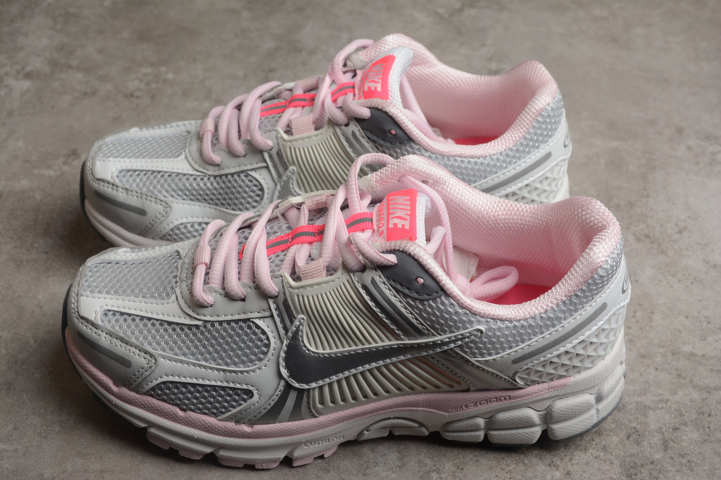 NIKE Zoom Vomero 5 FN3695-001