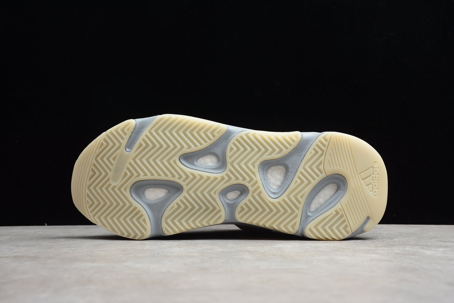 Adidas YEEZY Boost 700 FW2549