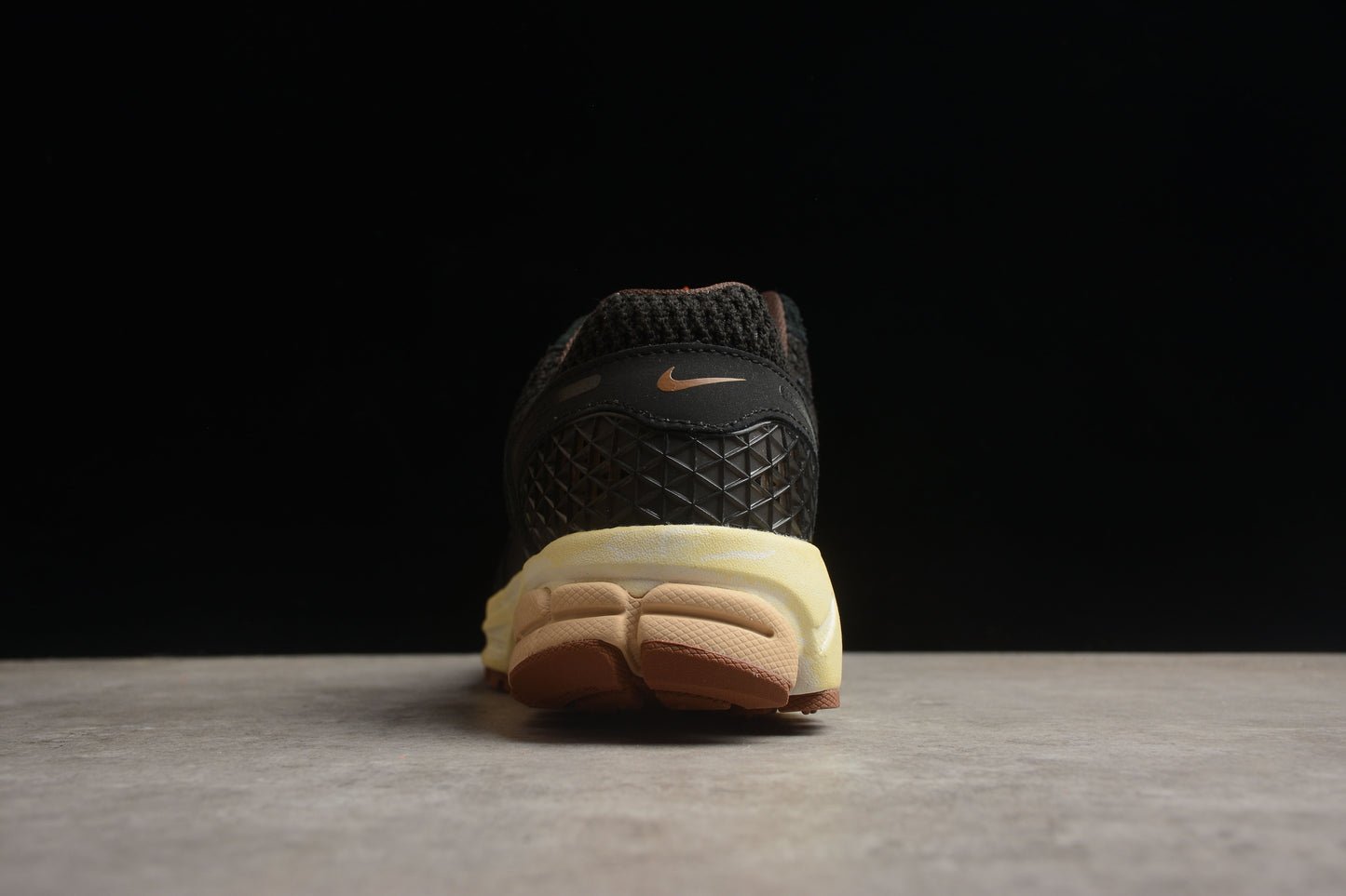 NIKE Zoom Vomero 5 FD0533-010