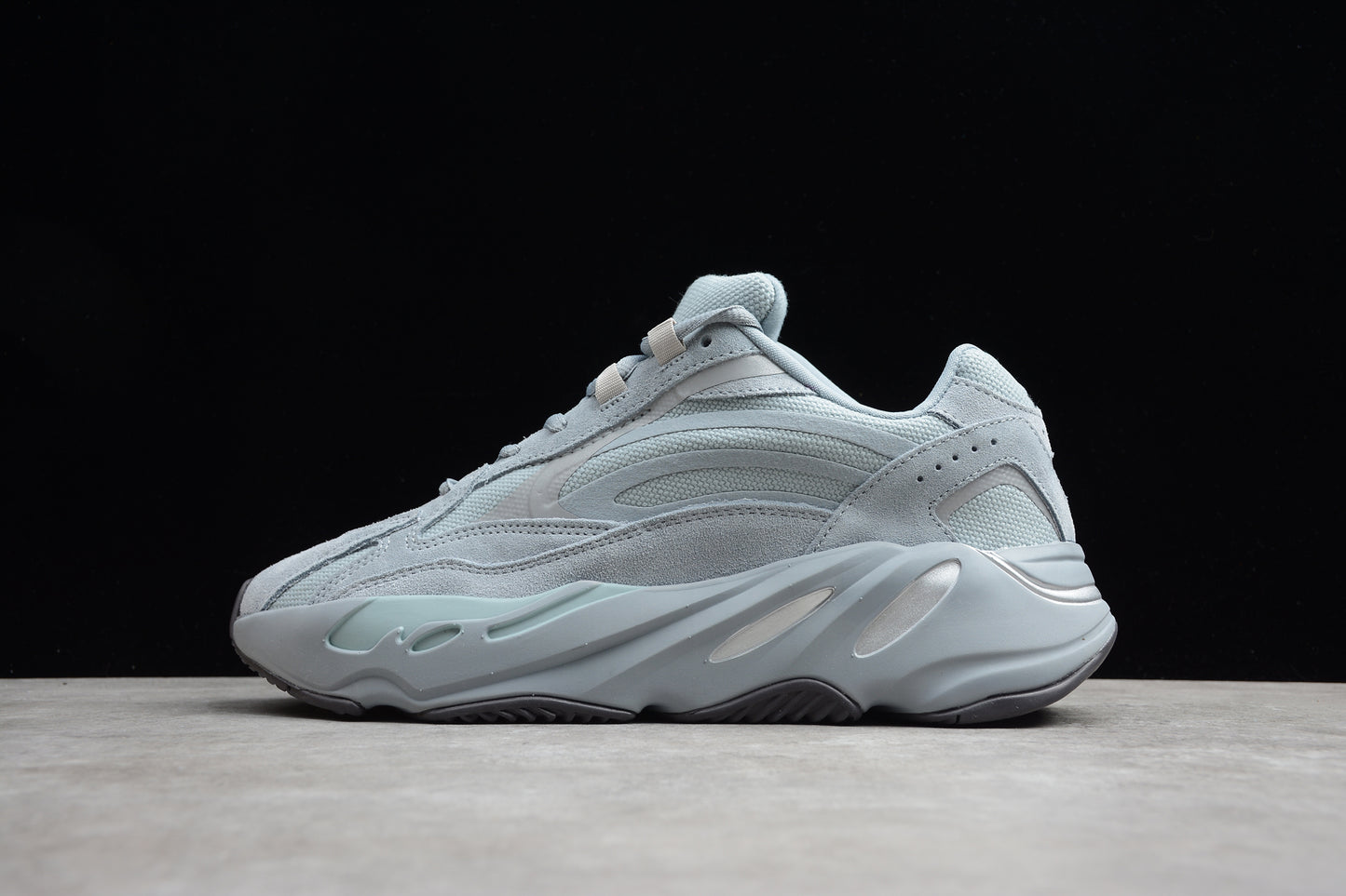Adidas YEEZY Boost 700 FV8424