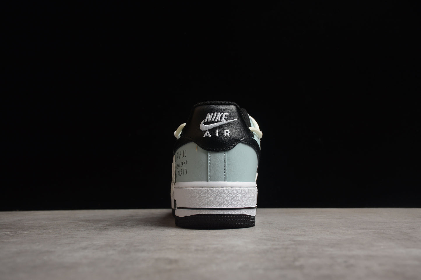 Nike Air Force 1 DH7561-102