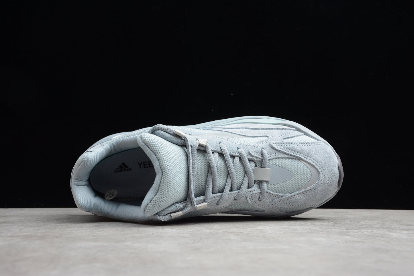 Adidas YEEZY Boost 700 FV8424