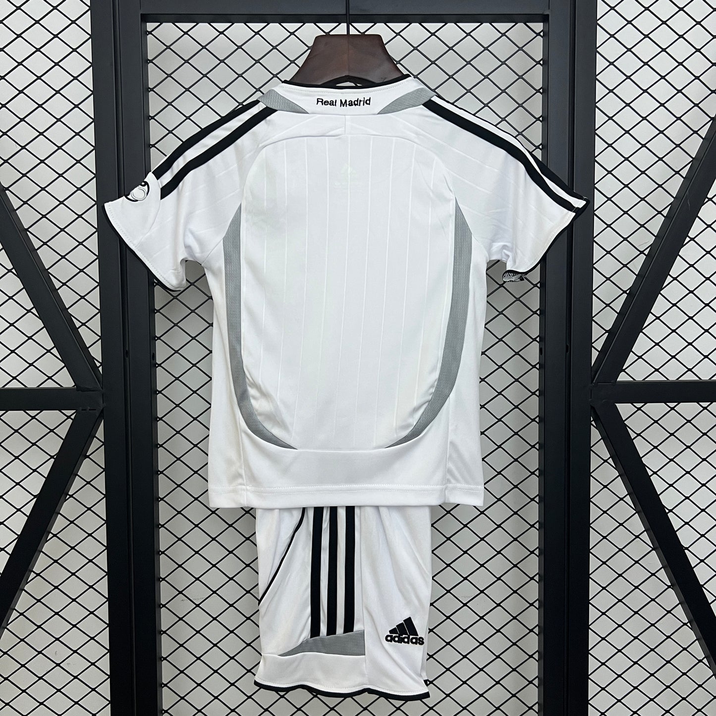 Real Madrid retro 2006/07 Home Kids Version