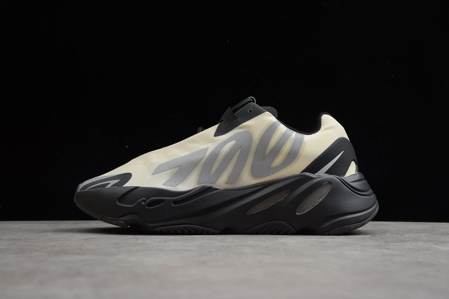 Adidas YEEZY Boost 700 FY3729