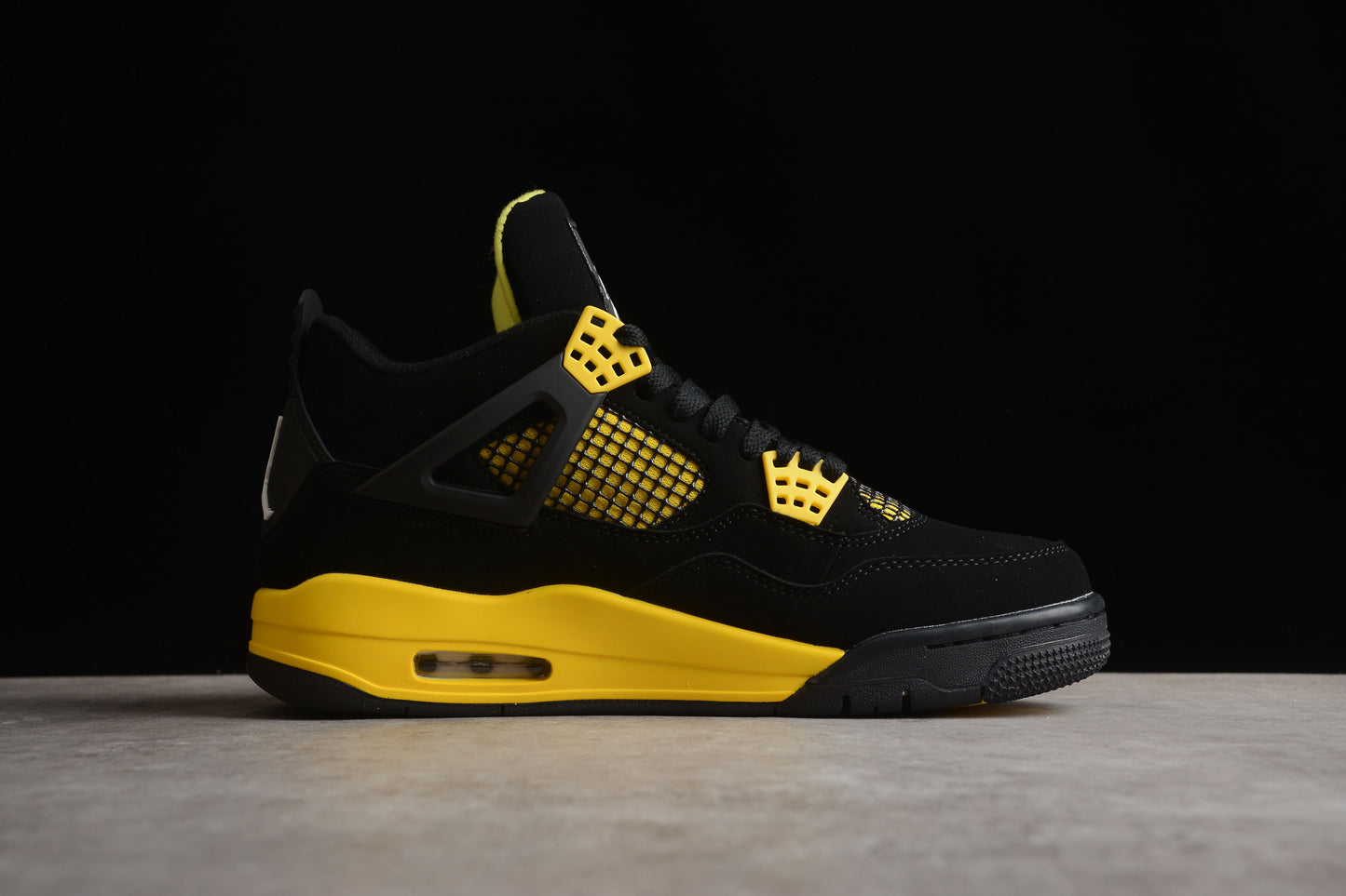 Air Jordan 4 Retro DH6927-017