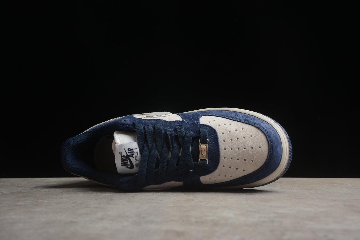 Nike Air Force 1 AV0383 228