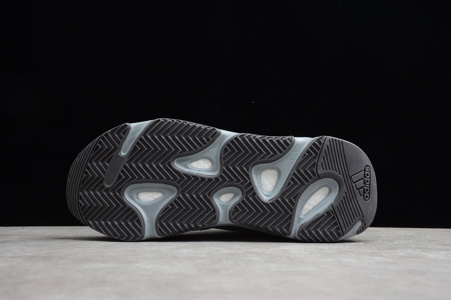 Adidas YEEZY Boost 700 FV8424
